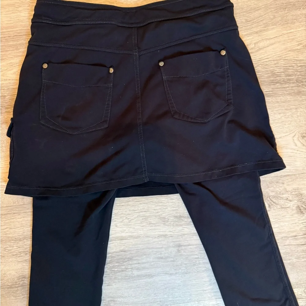 Athleta Black Utility Skirted Capri Leggings Cargo Pockets Skapri‎ Small
